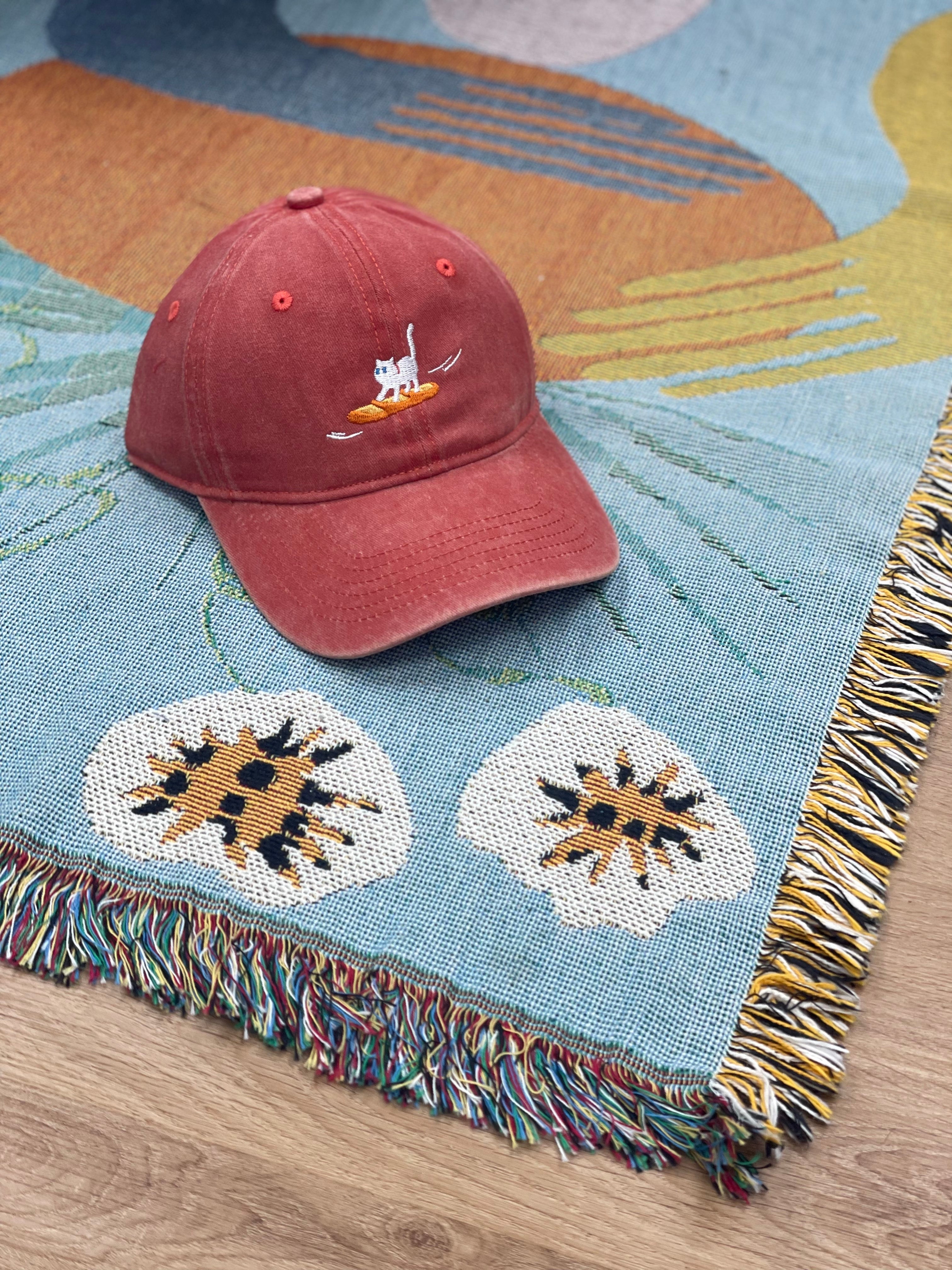 法包衝浪貓刺繡洗水紅色鴨舌帽