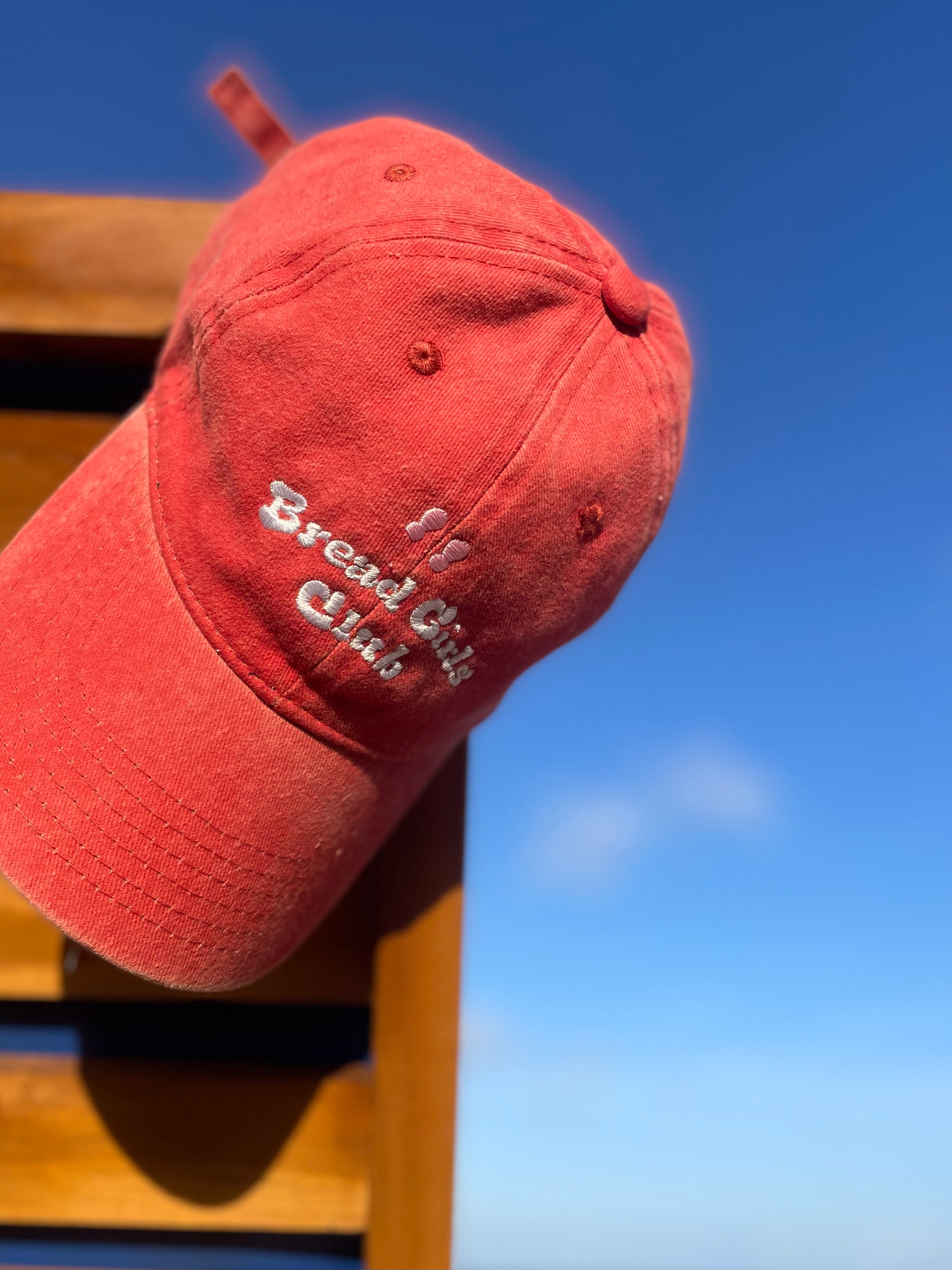 Bread Girls Club 刺繡洗水紅色鴨舌帽